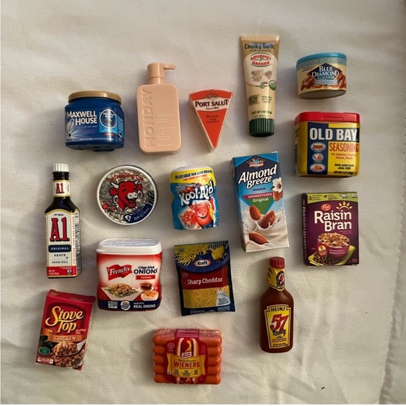 ENTIRE Mini Brands Collection *Collector’s case, metallic, gold rush* - Picture 10 of 10